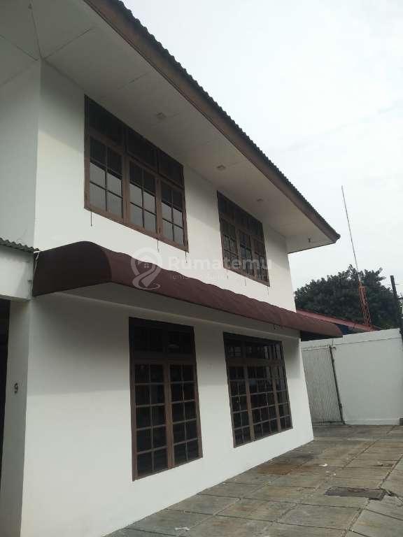 Jual Rumah di Area komersial x cafe