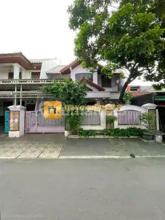 Rumah Jalan Utama Komplek Strategis Dekat Stasiun di Kayuringin