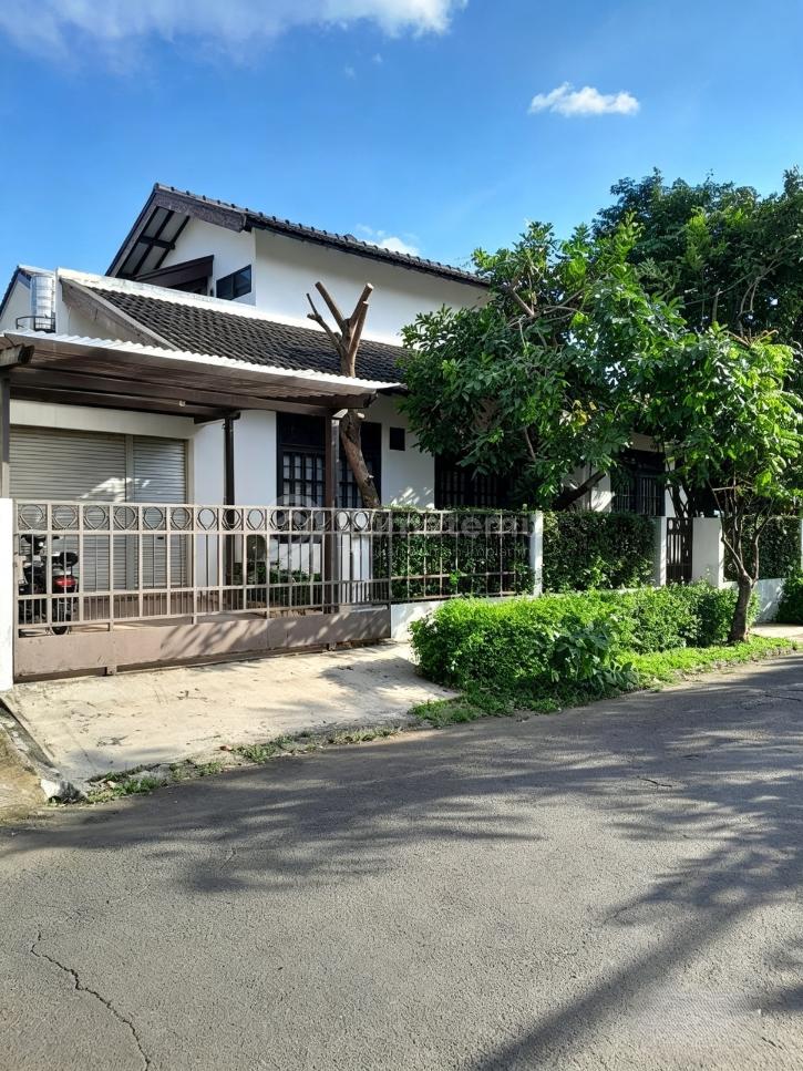 Dijual Rumah Strategis Furniture + Kitchen Set Dengan Harga Menarik Di Bintaro Sektor 2