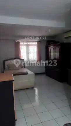 Jual Cepat! Rumah dan Kos Hanya 5 Menit ke Stasiun dan Gerbang To