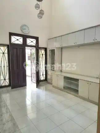 Rumah Cantik Strategis 1.5 Lantai Siap Huni