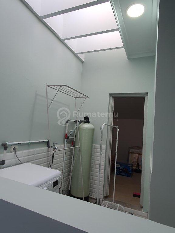 DIJUAL Rumah Semi Furnished 2 Lantai di Taman Kopo Indah 3 Springville