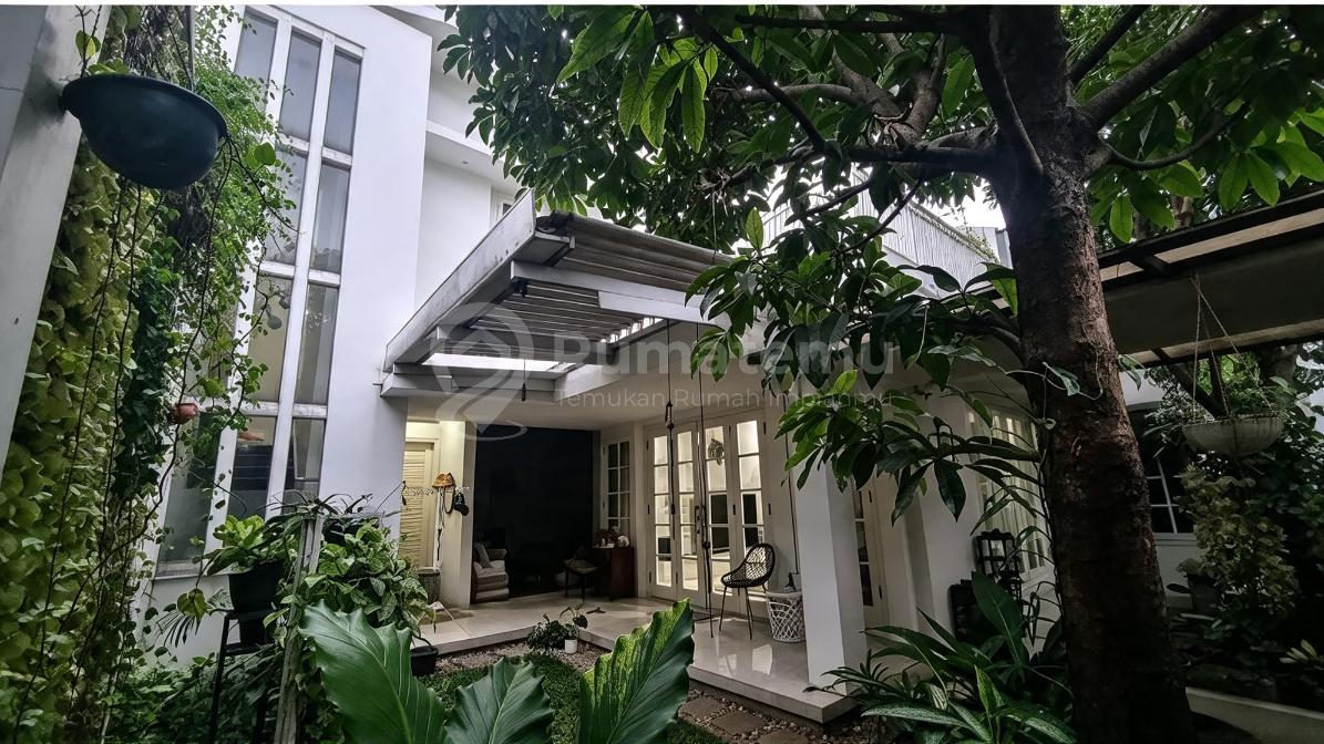 Dijual Rumah Mewah 2 Lantai 6 KT di KOMPLEKS KURDI KOTA BANDUNG