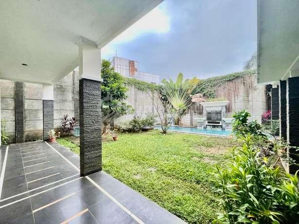 Rumah Menteng Proklamasi. 2 Lantai. 21x35. With Swimming Pool. Siap Huni