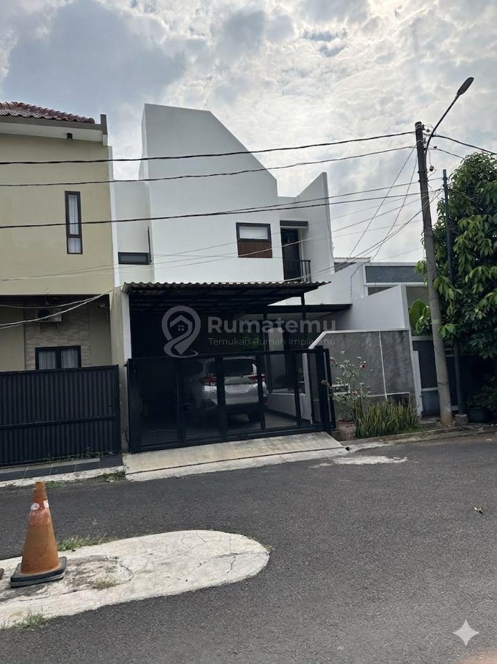 Rumah Nyaman & Strategis! Rumah 2 Lantai Bulevar Hijau Cluster Dilenia – 3+1 Kamar, Garasi + Carport, 3M Nego