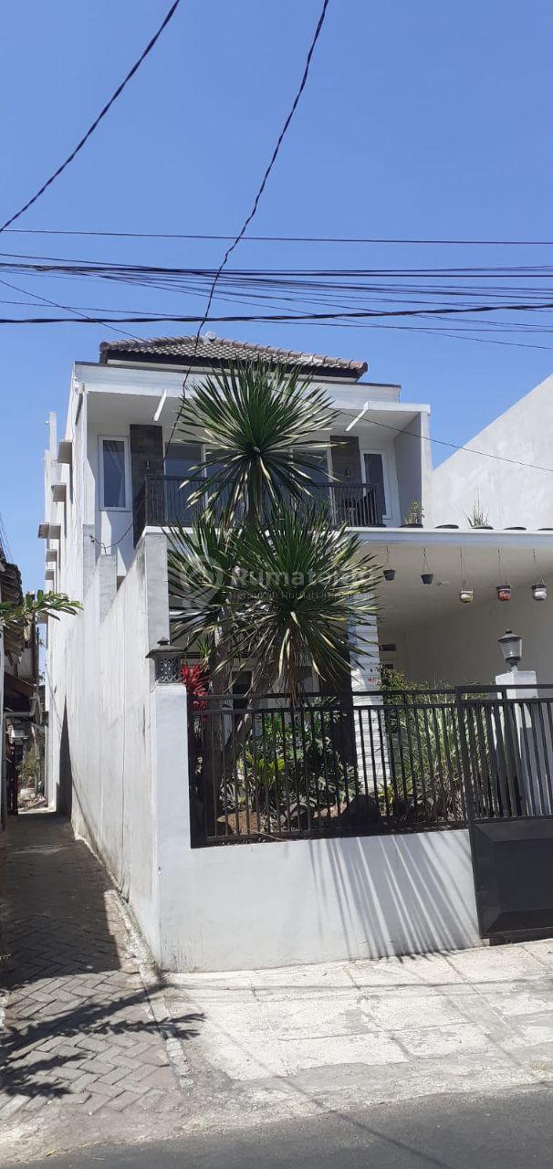 rumah minimalis selangkah dari alun alun kota Batu 