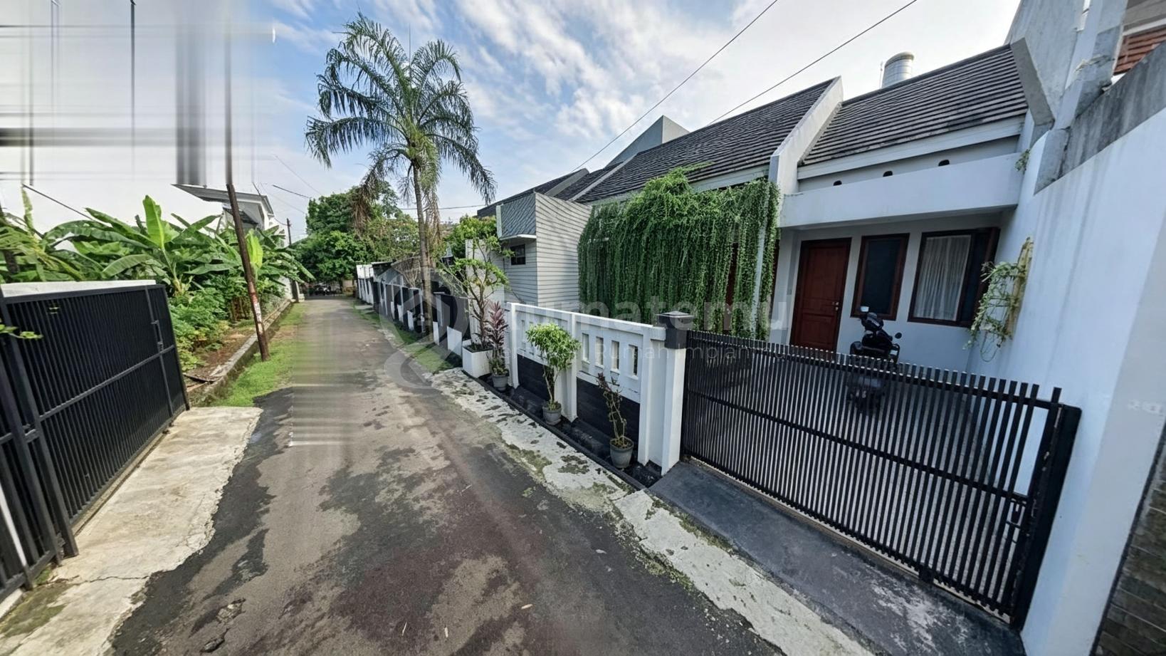 Dijual rumah komplek cantik Unfurnished lokasi strategis di Cireundeu, Ciputat Timur