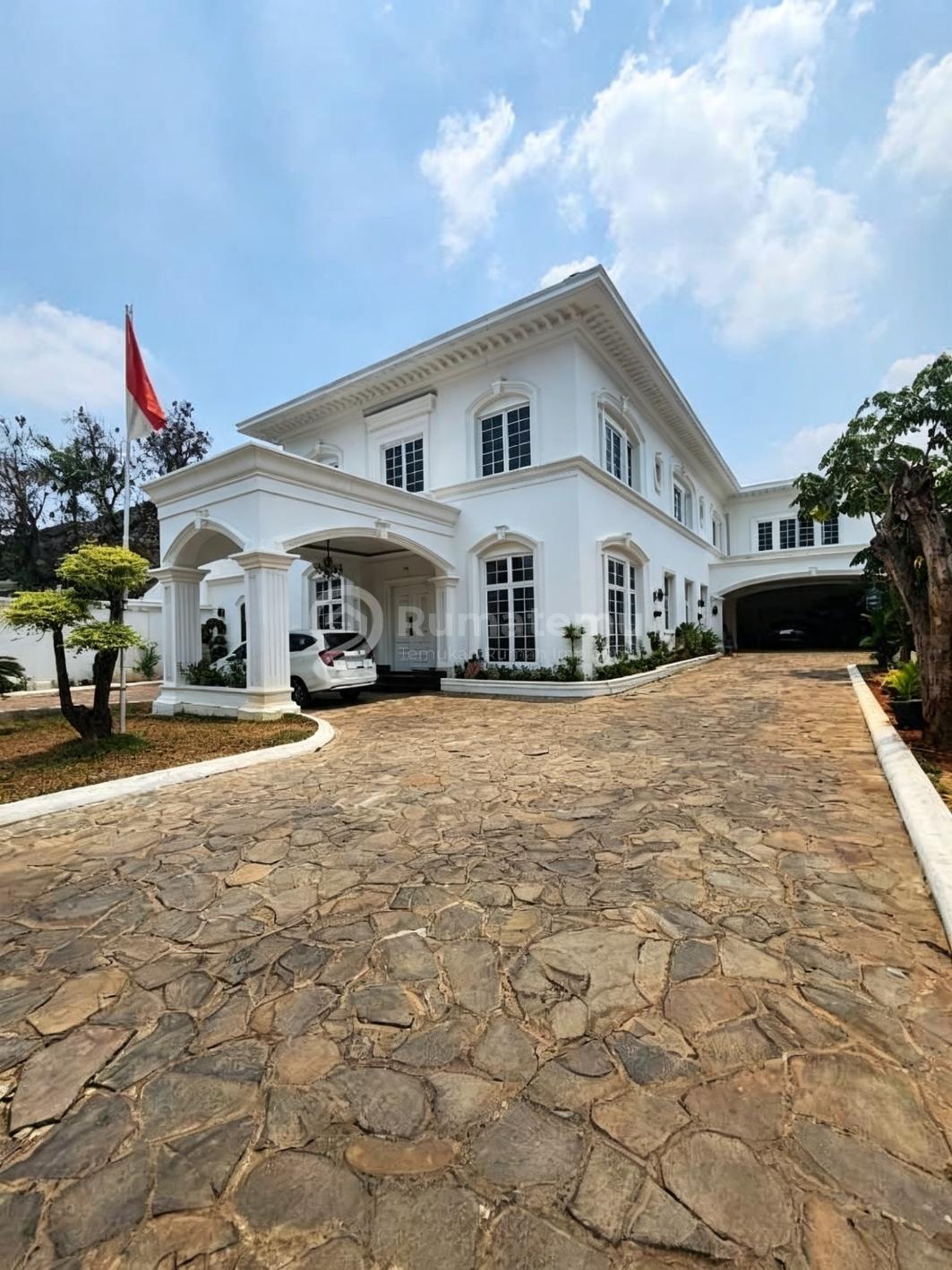 FOR SALE CILANDAK - MARGASATWA BRAND NEW AMERICAN CLASSIC HOUSE + SWIMMING POLL FULLY FURNISHED