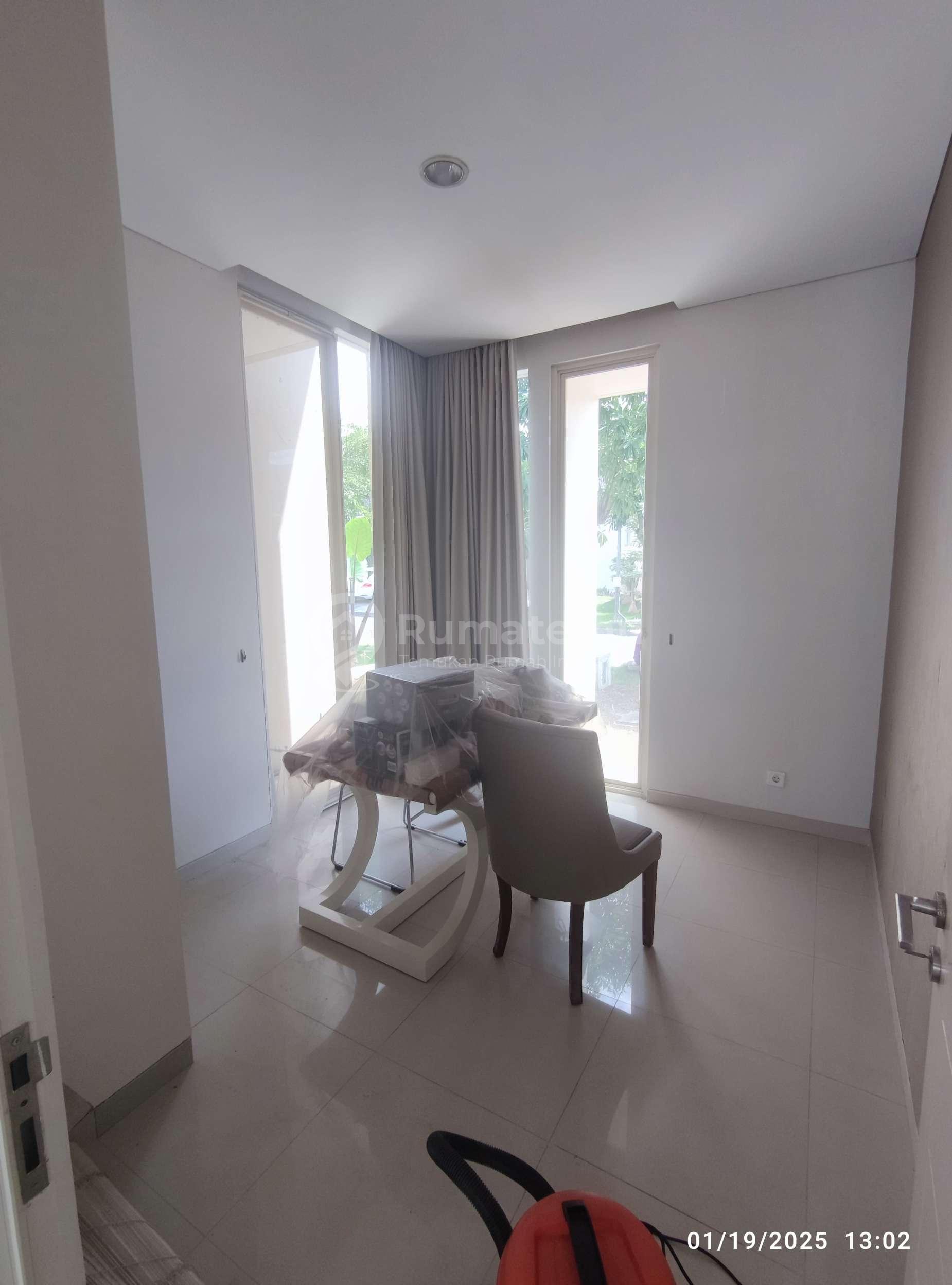 Rumah Pakuwon Indah Surabaya