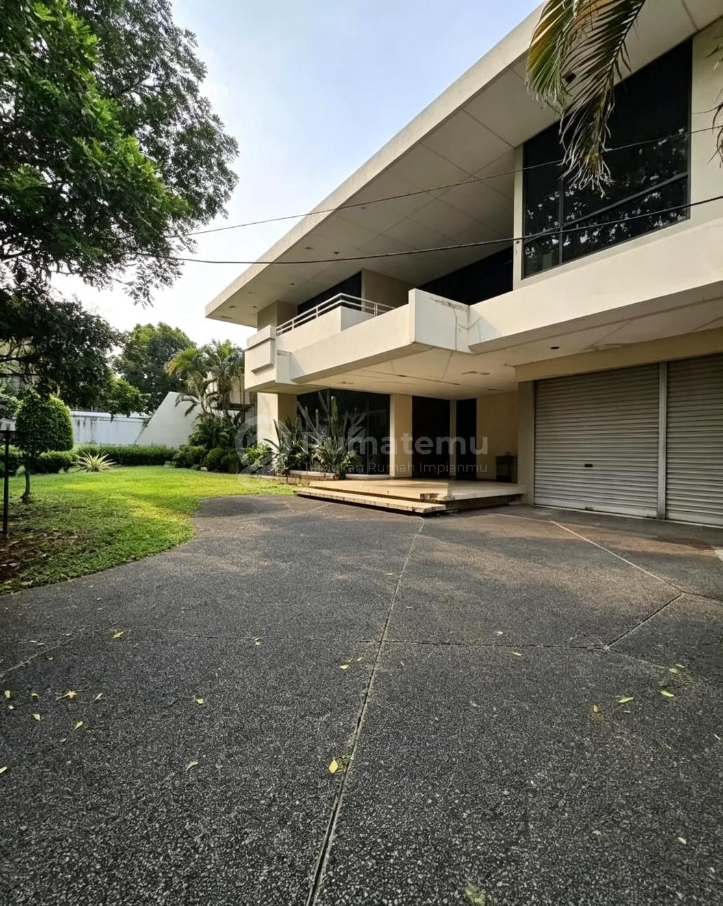 Rumah Dengan Lokasi Strategis di Selong Senopati SCBD Kebayoran Baru Jakarta Selatan lLuas 1285m2