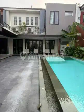 Rumah Mewah Bangunan Mandiri Dng Kolam Renang