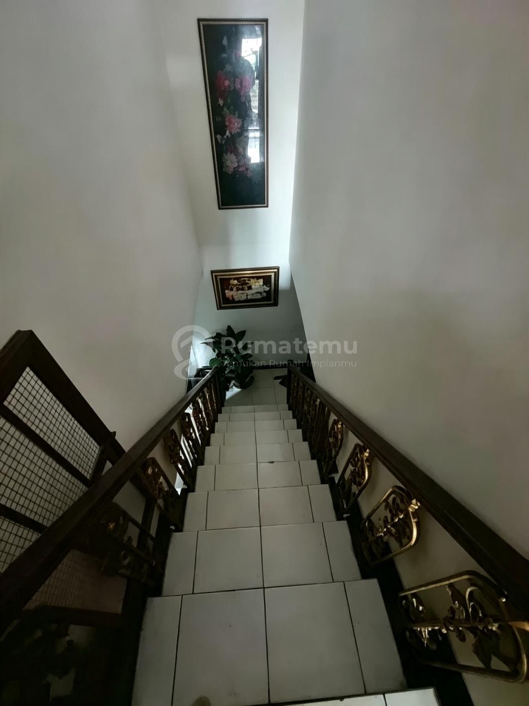 Dijual Rumah Duren Sawit !! Jl Mawar Merah, 5+1 KT Ada Mezzanine, SHM On Hand Hanya 3.5M !!