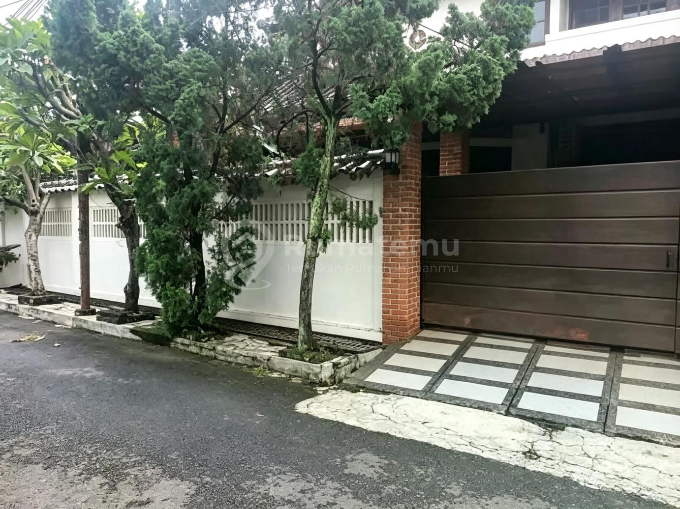 Rumah Cocok Untuk Dibangun 2-3 Lantai Hook di Komplek Lebak Lestari Indah