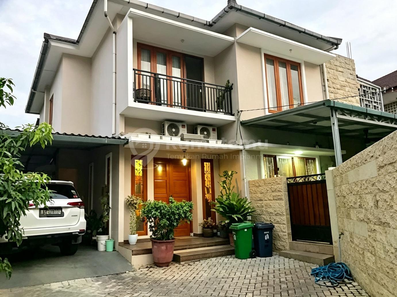 Rumah Siap Huni, 75 Meter ke Jalan Lebak Bulus Raya dan Ada Pool