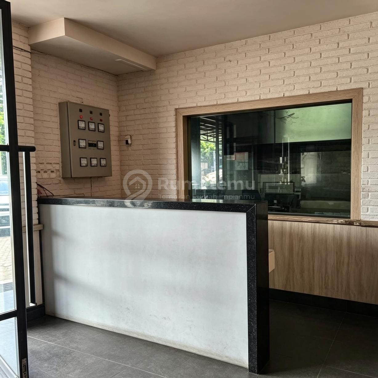 Kebon Jeruk [RUKO]:Gandeng 3-Furnished Layout Resto-Hadap Jl Raya