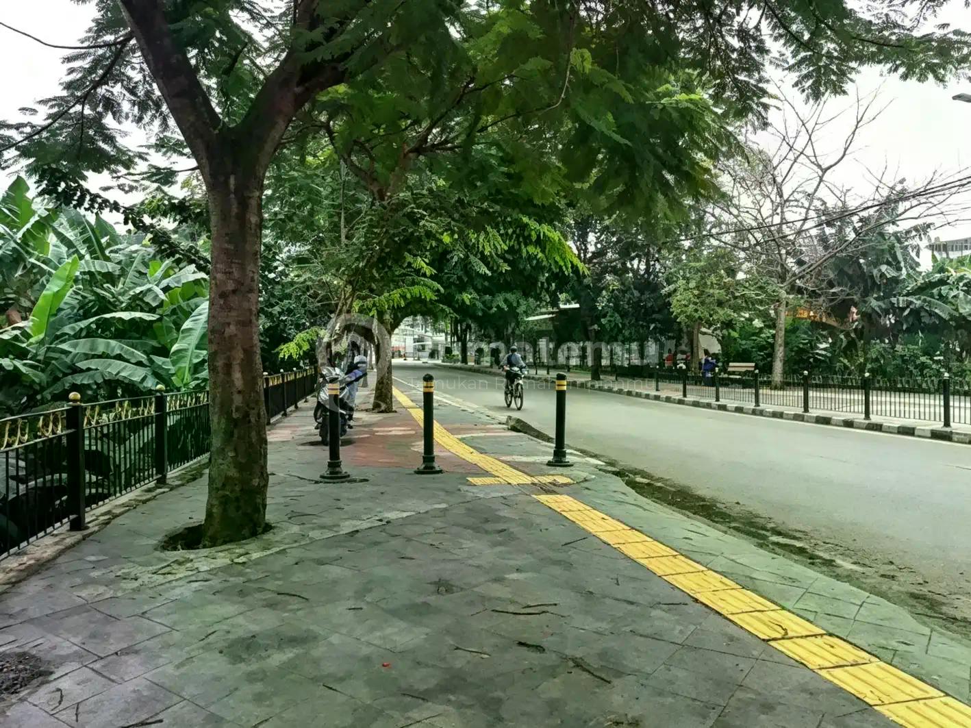 Tanah sangat Murah & Strategis di pinggir jalan Serpong