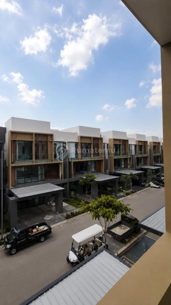 Rumah Baru 3 lantai di Enchante Residence luas tanah 300m2 luas banguan 480 m2 harga 14,5M an setelah diskon spesial bulan Mei, lokasi strategis
