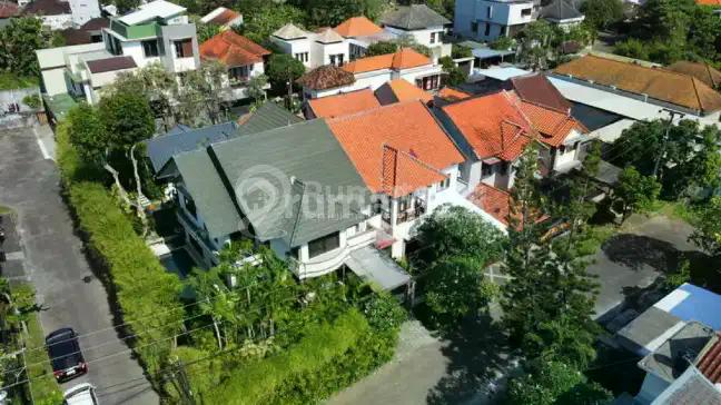 Rv-3265 Spacious Family Villa For Sale In Puri Gading, Jimbaran - Freehold