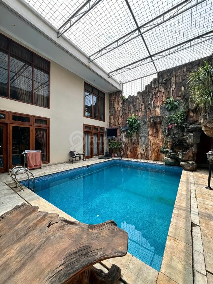 Dijual Rumah 1,5 LT Bagus + Swimming Pool, Pulomas, Jaktims9813