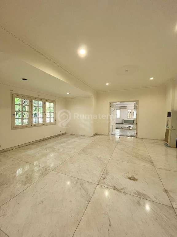 Disewakan rumah 2 lantai di Jl. Imam Bonjol, Menteng, Jakarta Pusat