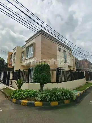 Dijual Rumah Bangunan Baru Posisi Hoek 2 Lantai di Gading Serpong Sektor 7 A