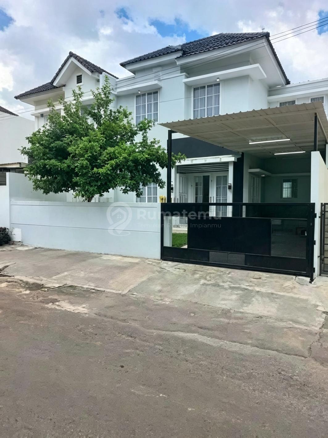 Rumah Cantik 2 Lantai Renovasi Strategis