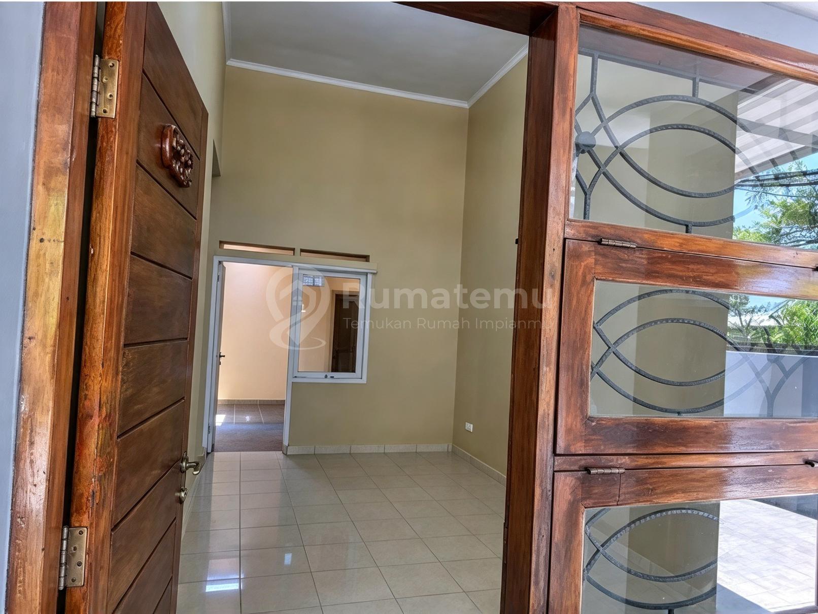 Disewakan Rumah 2 KT Hook di Buana Soetta Residence di Cisantren Kidul (Cisaranten Kidul)