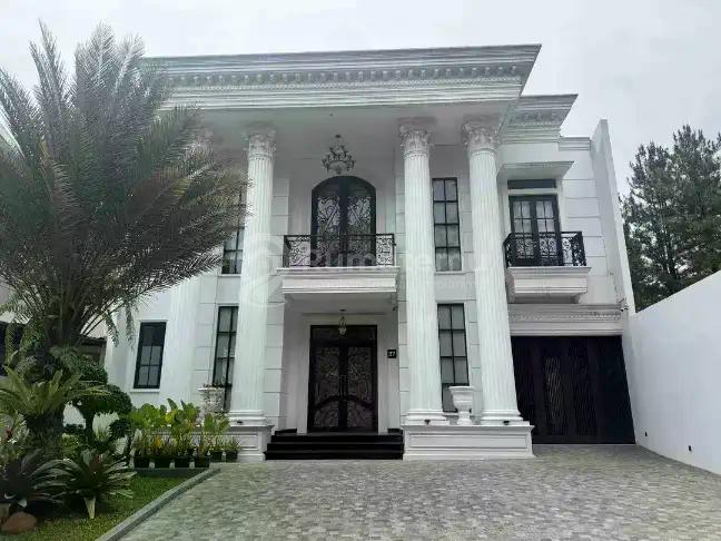 Rumah Classic SHM Furnish Private Pool Belakang Green Area 7 Menit Exit Tol Sentul City, Bogor