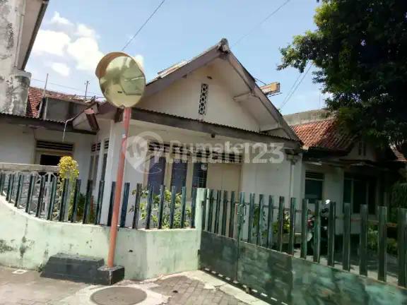 Tanah Berikut Bangunan Dijual Dekat Jogjatronik Yogya, Lt 715m2