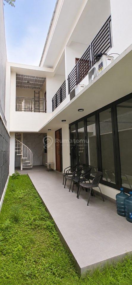 Disewakan Rumah Baru Renovasi Luas Nyaman 2Lt SemiFurnish Di Fatmawati 
