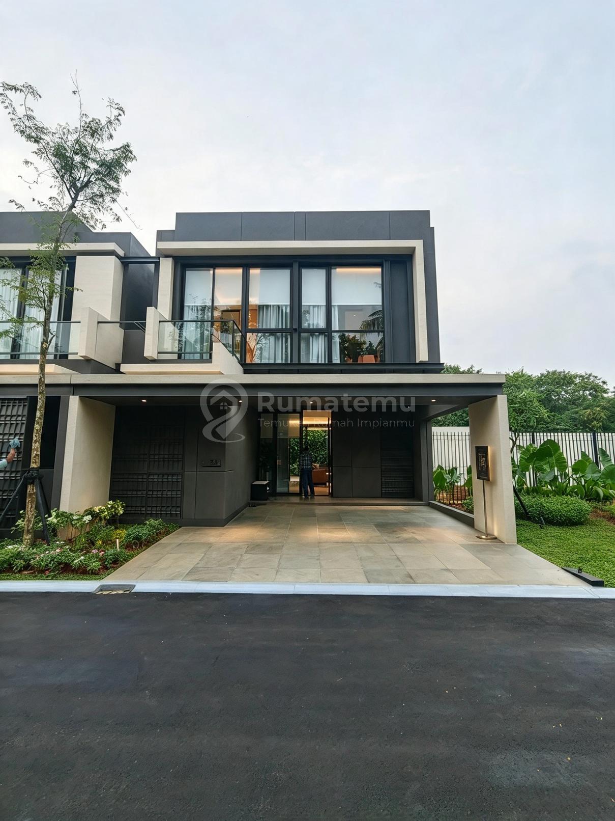 Dijual Rumah Mewah 4 BR di Lippo Karawaci Central - Belmont Type 8 @Madiun Golf