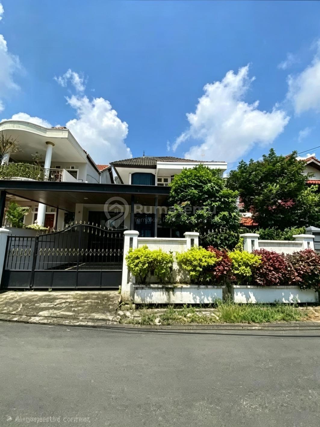 Rumah Bagus Dijual Murah Dibawah NJOP Dalam Komplek Cibubur