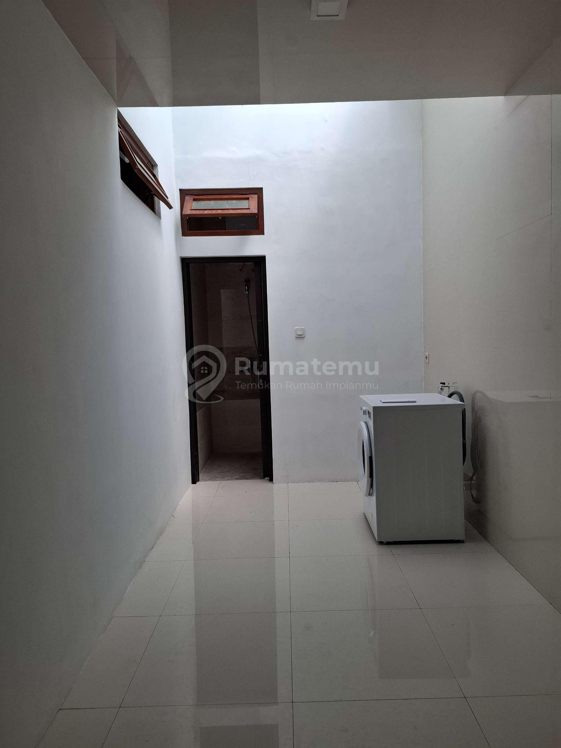 Rumah 2 lantai perumahan taman kuantan sendangadi mlati sleman yogyakarta