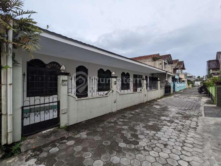 Tanah Murah Bonus Bangunan Rumah Komplek Jl Sulawesi Plemburan Sinduadi Mlati Sleman SHM PBG 5 Menit UGM Jogja