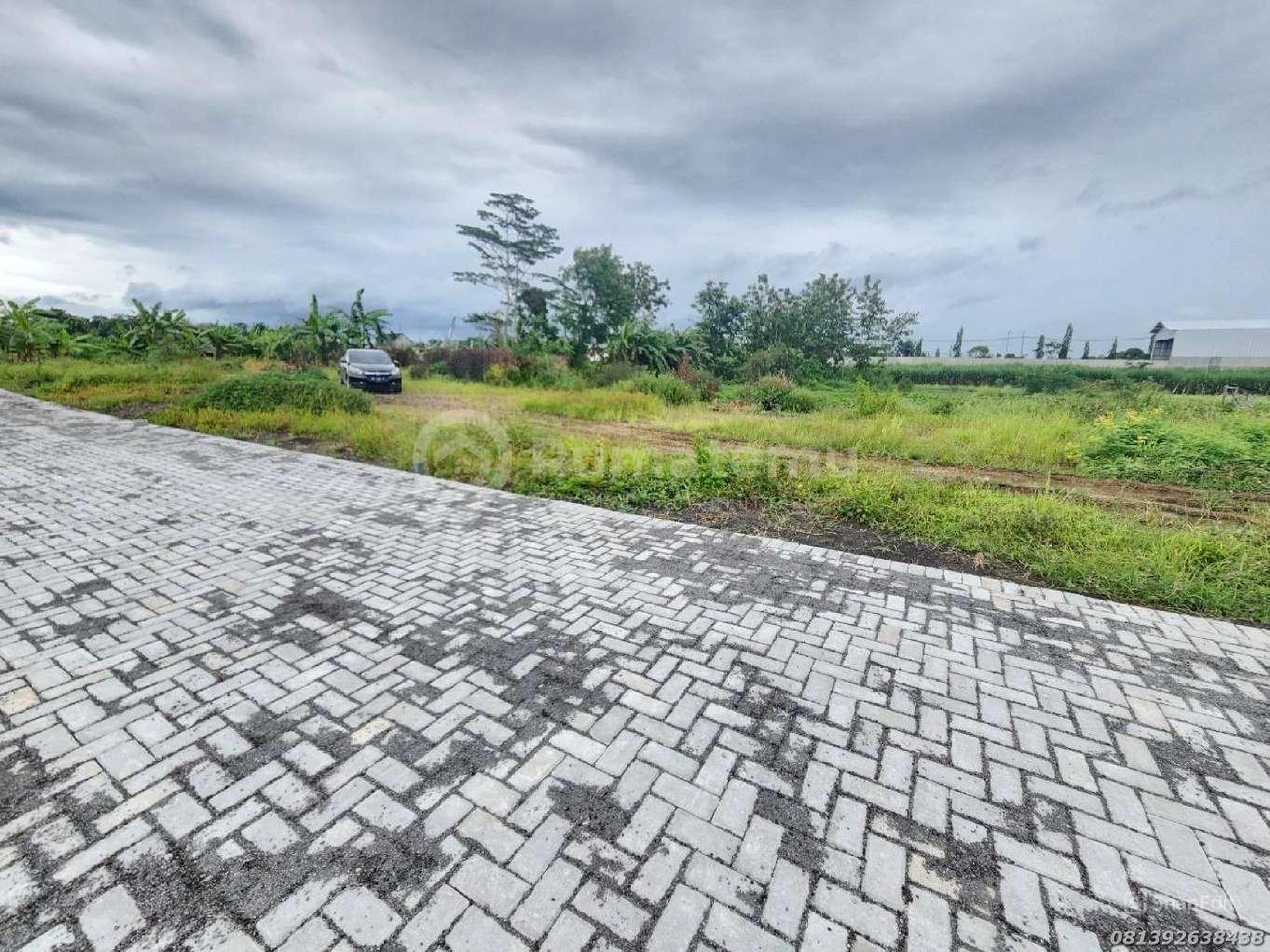 Tanah SHM Sleman Barat, Dekat JCM & RSA, Pas Bangun Kos Eksklusif