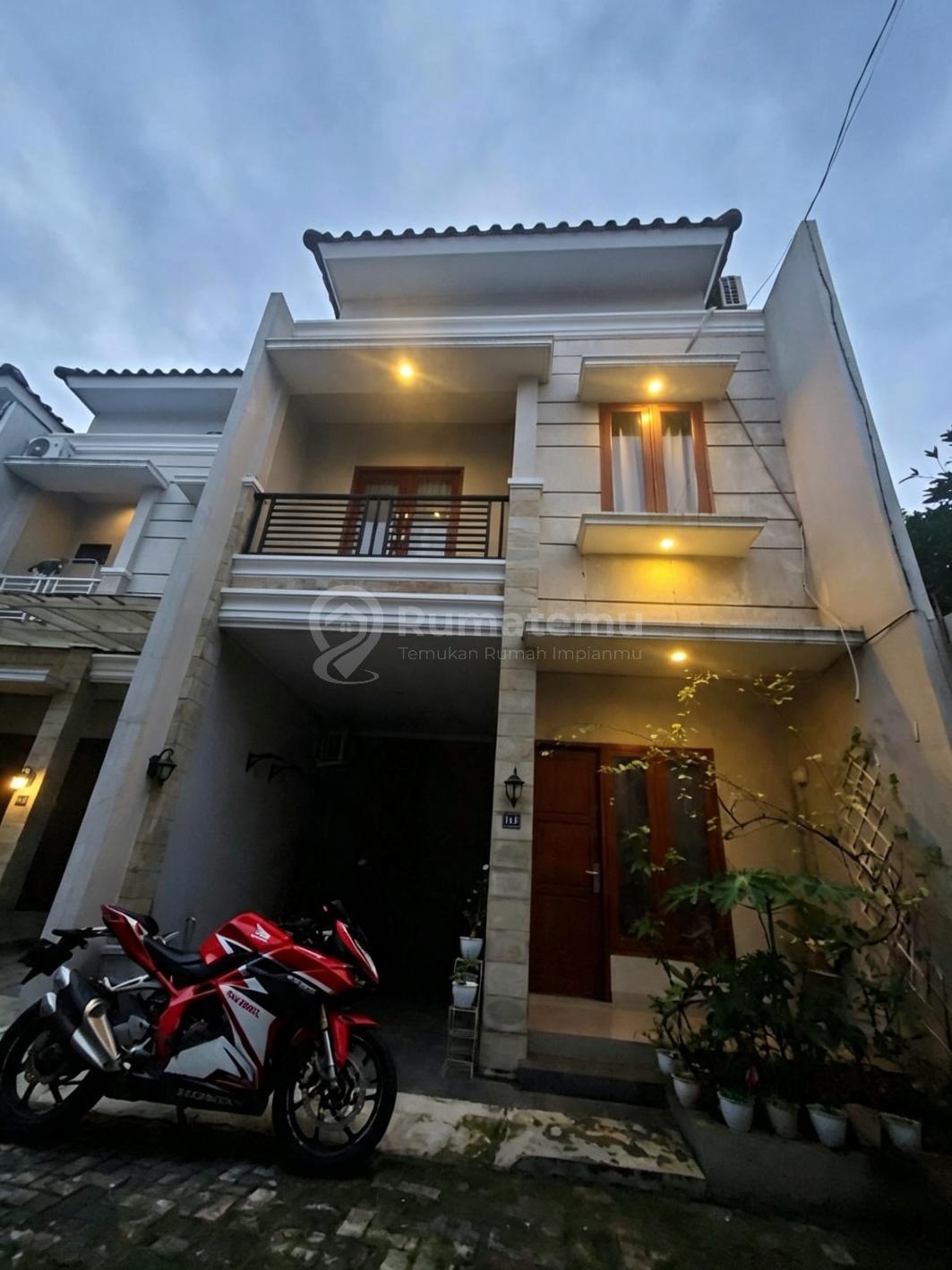 Dijual rumah townhouse bu murah Lingkungan relatif masih asri di Kebagusan, Jakarta Selatan