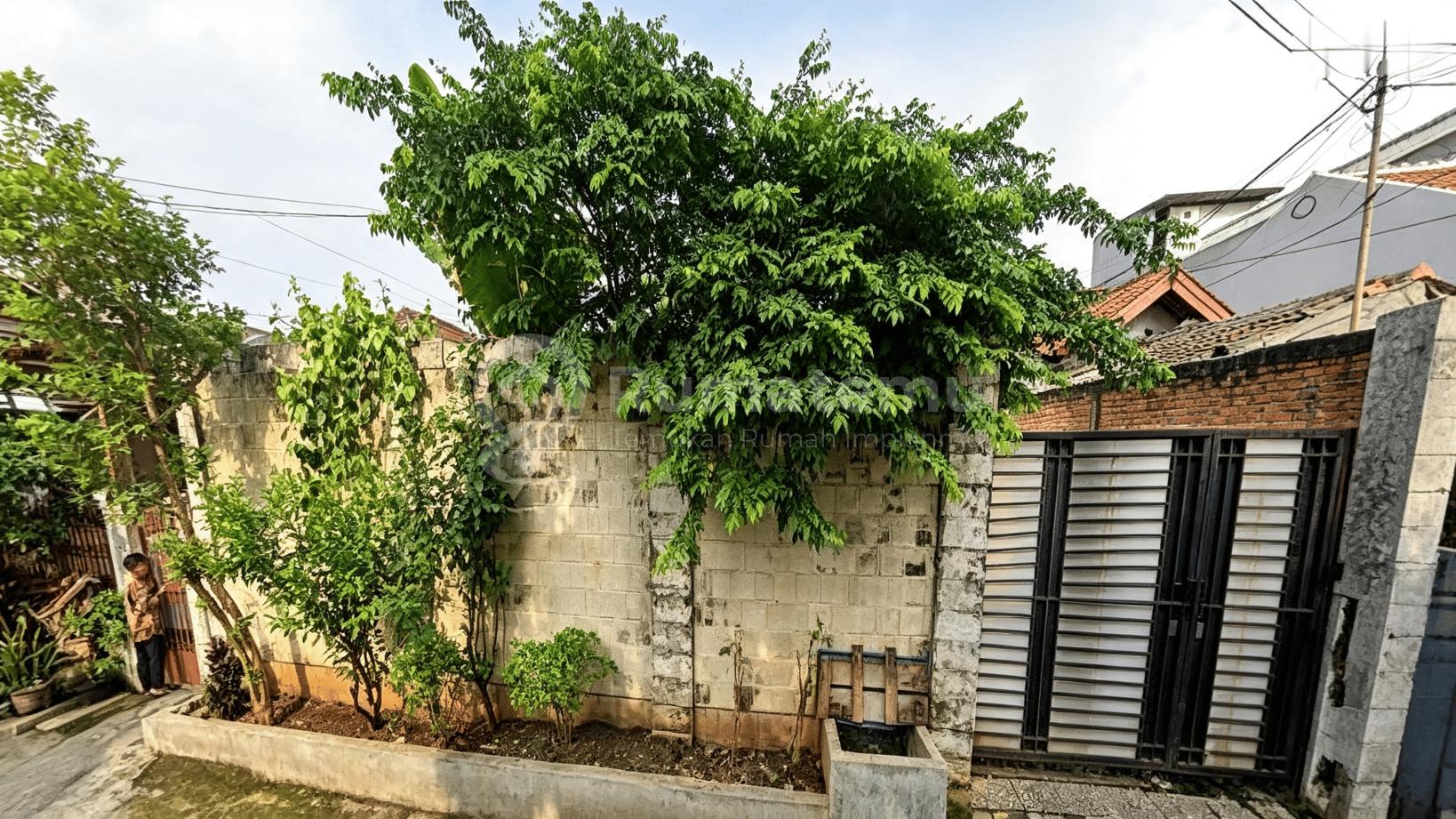 Dijual cepat tanah dan rumah lama Selling Point  di Joglo, Kembangan, Jakarta