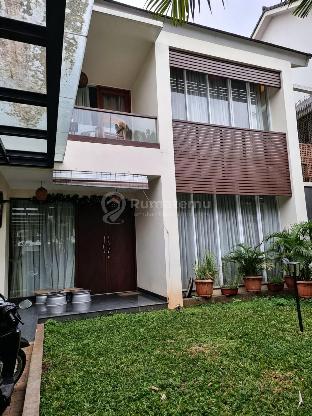 Dijual Rumah di Pondok Indah, Pondok Pinang, Kebayoran Lama Row jalan 2 mobil lebih Carport 2 mobil