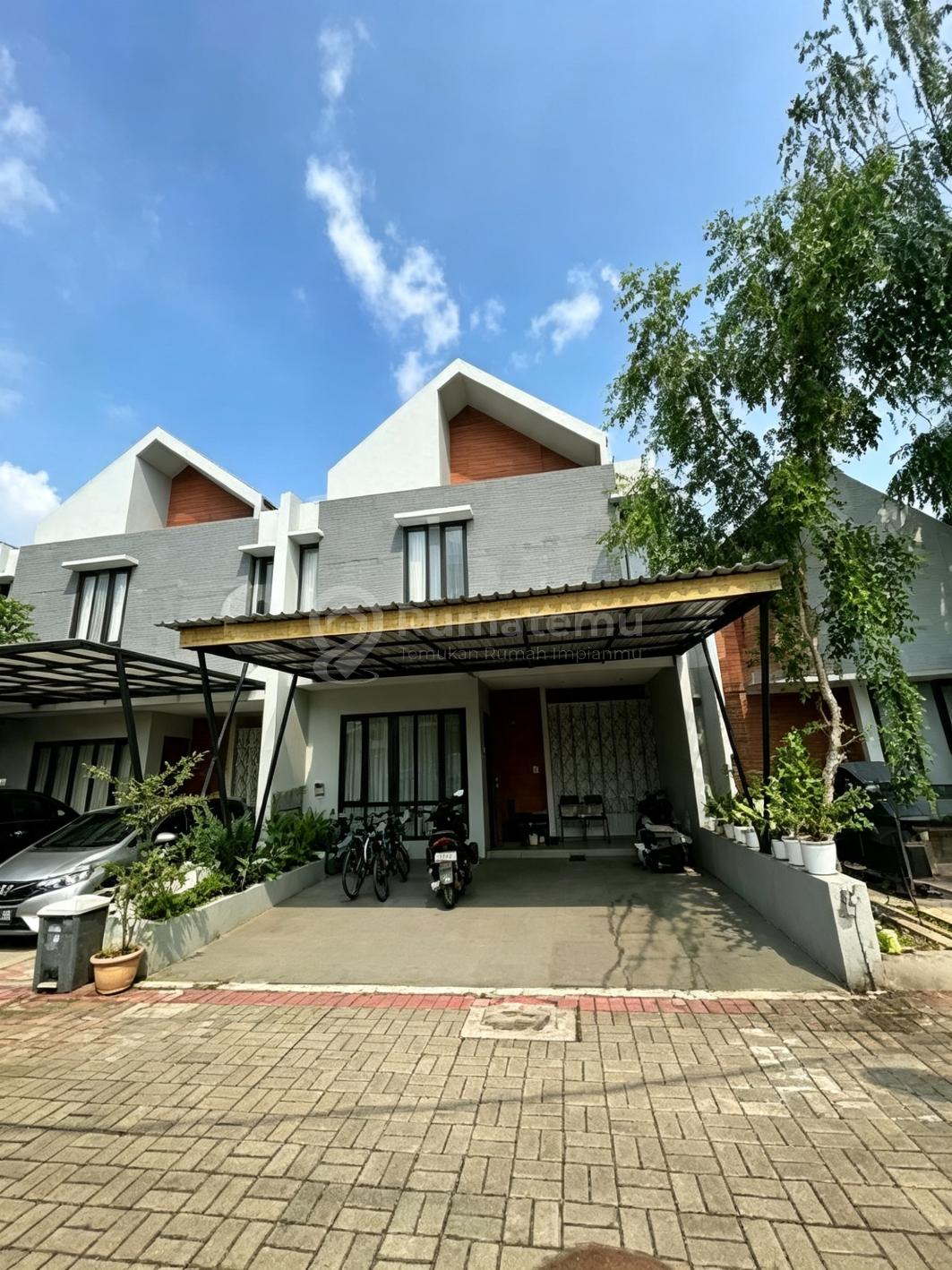Rumah Bagus Dalam Cluster Selangkah Ke Pintu Tol Limo Kota Depok