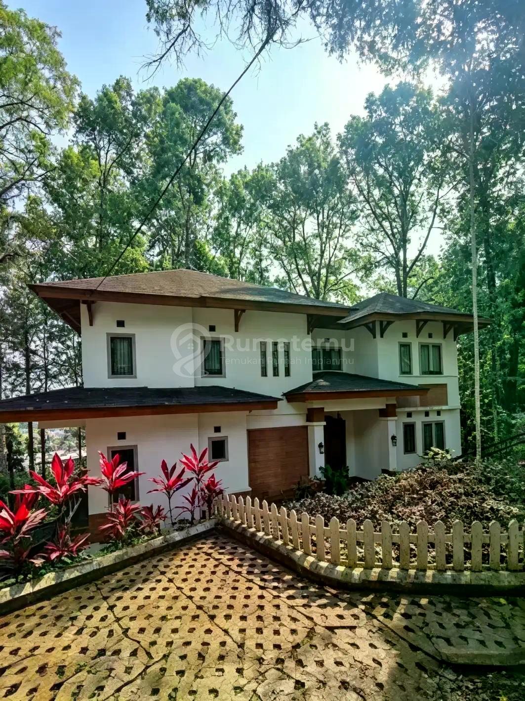 Villa Cantik Eksklusif di Puncak Mega Indah - Mega Mendung, Bogor