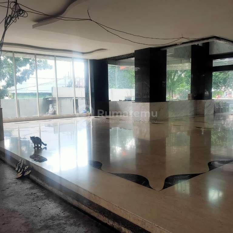 Dijual dan Sewa gedung strategis di Mampang Prapatan, Jakarta Selatan