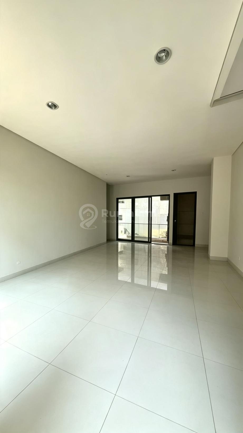 Rumah di Precia, Kt4, Brand New, Selatan