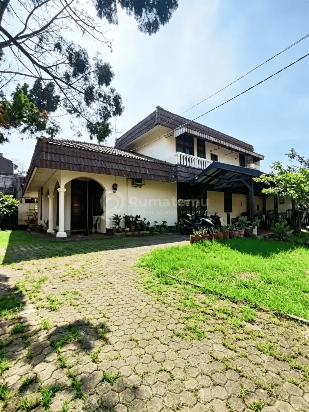 Rumah Pojok Bagus Tanah Luas Dalam Komplek Di Jatiwaringin Bekasi