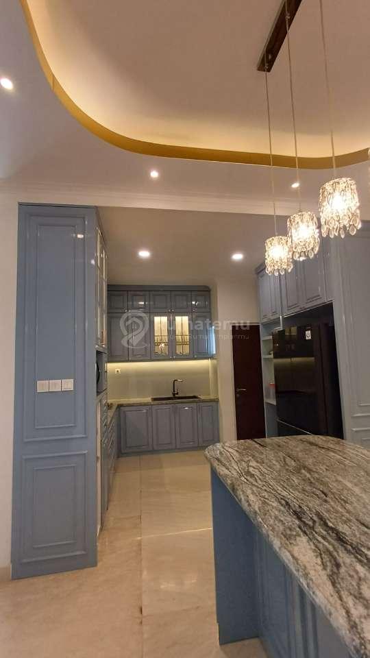 Dijual Cepat Rumah di The Riviera at Puri 8×18.
