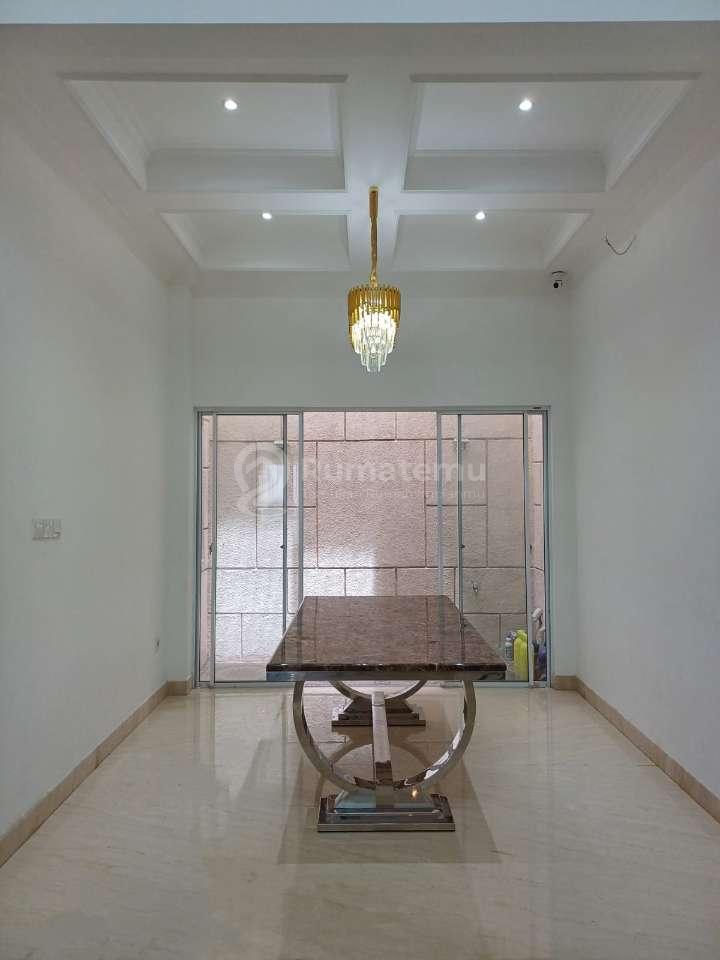 Dijual Cepat Rumah di The Riviera at Puri 8×18.