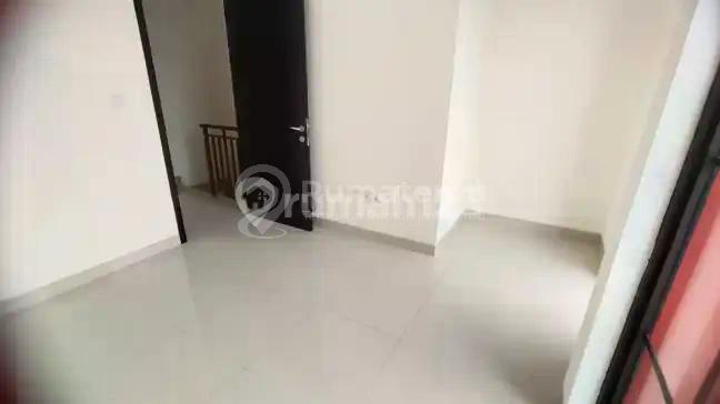 Jual Rugi! Rumah 2 lantai siap huni Green Village Cipondoh Tangerang