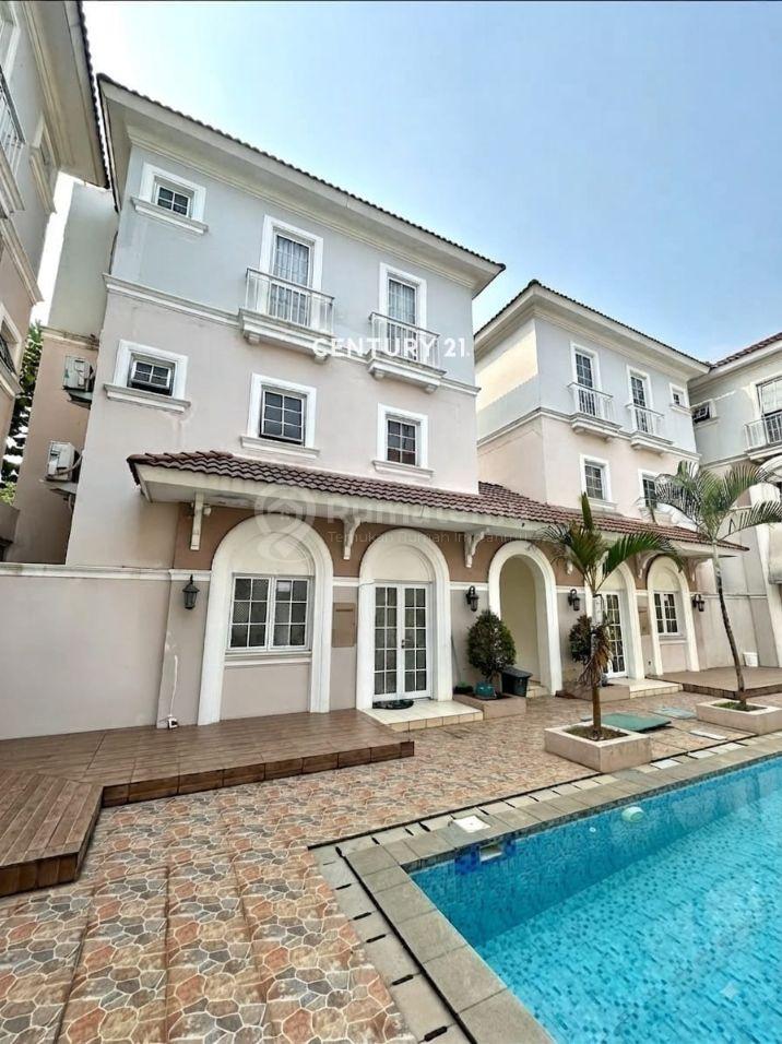 Investasi Menarik! Rumah 3 Lantai Di Vanya Park BSD – Harga 1,2 M Nego