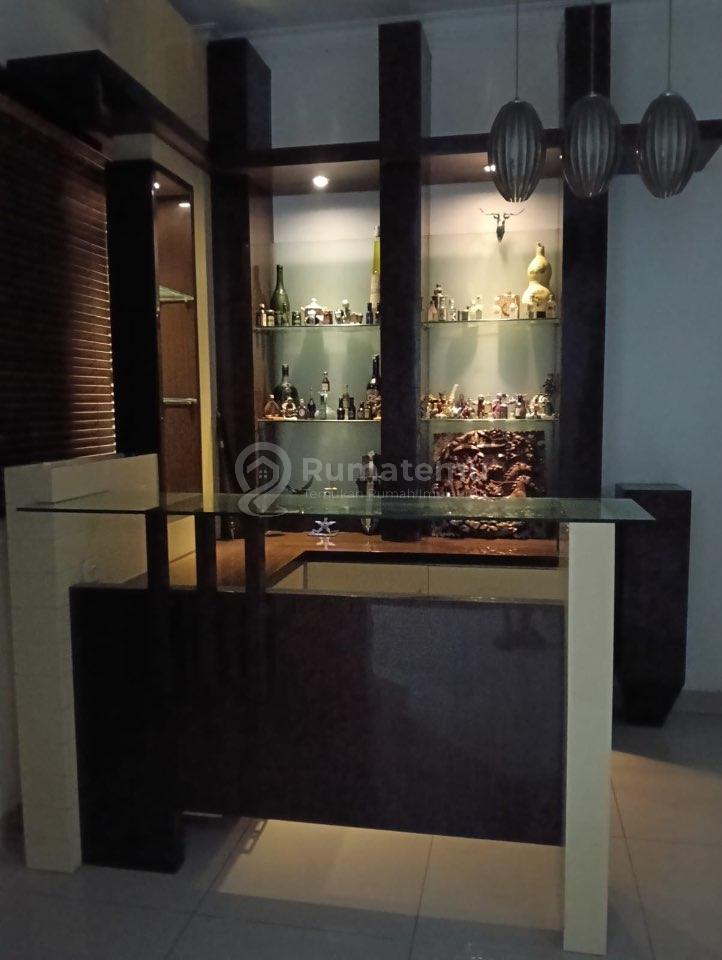 DIJUAL CEPAT Rumah 2,5 Lantai Terawat di Cluster Singgasana – Semi Furnished Harga Turun! Dari Rp3,25 Miliar menjadi Rp2,95 Miliar (Nepis)