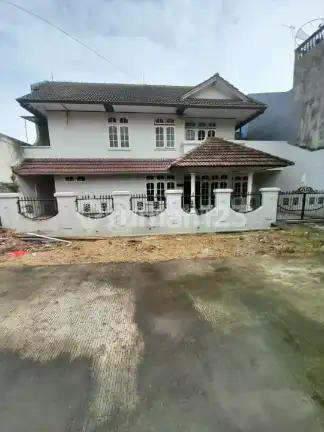 Rumah Lama Butuh Renovasi di Pondok Kelapa