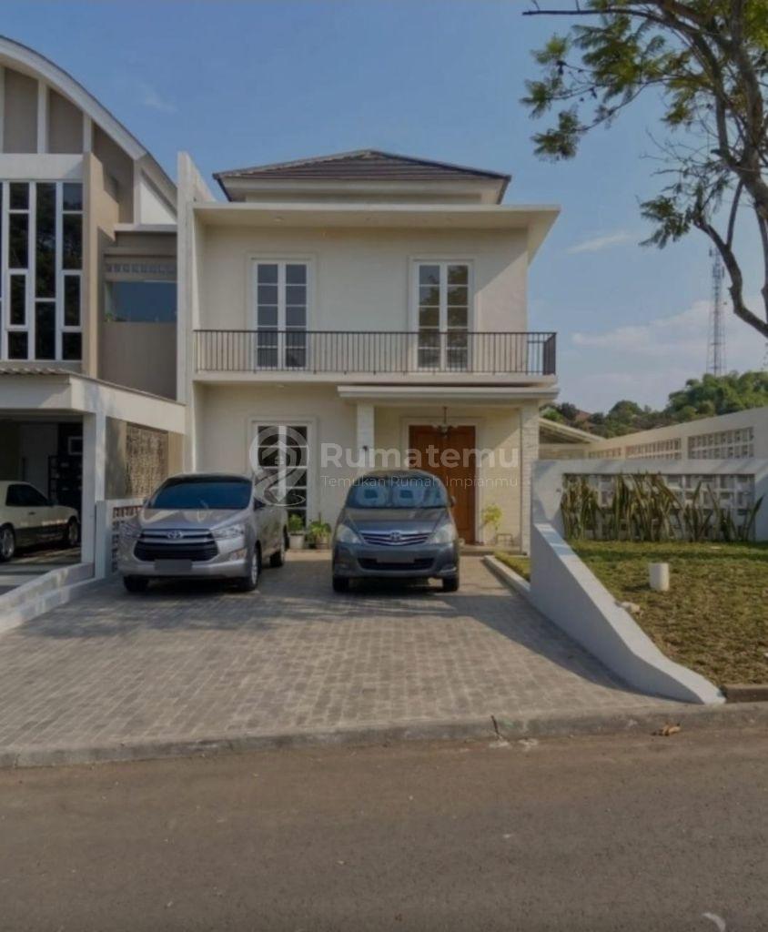 ​[VIEW PEGUNUNGAN] Rumah Mewah 3 Lantai SHM @ Rancamaya Golf Estate Bogor – 4,8M (Nego)